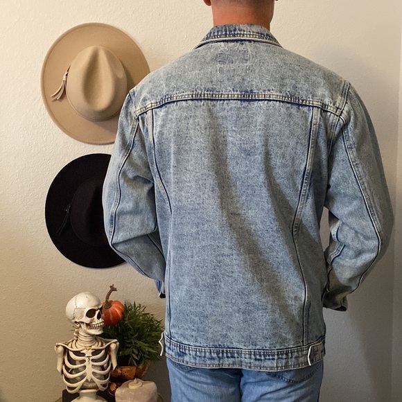 Men’s Denim Jacket - Picture 3 of 6